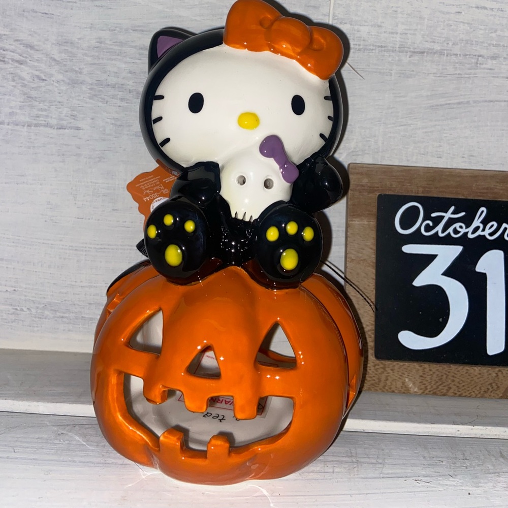Hello Kitty candle holder